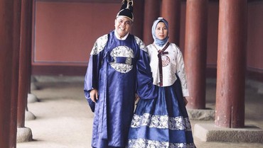 7 Potret Mesra Abdel Achrian & Riani Sang Istri Tercinta Jarang Tersorot
