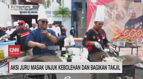 VIDEO: Aksi Juru Masak Unjuk Kebolehan Dan Bagikan Takjil
