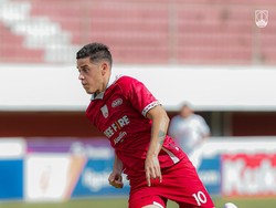 Diwarnai Gol Bunuh Diri, Persita Unggul 2-1 Atas Persis Solo di Babak Pertama