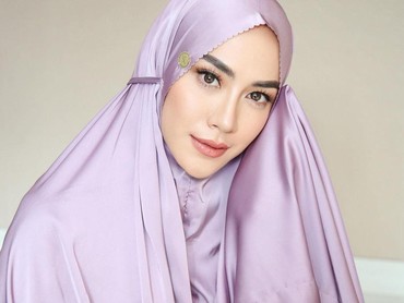 img-title 7 Potret Baby Jovanca Kekasih Adilla Eks Wulan Guritno Pakai Hijab Manglingi