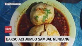 VIDEO: Bakso Aci Jumbo Sambal Nendang