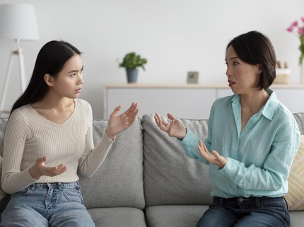 Gaya Parenting Bunda Sering Dikritik Orang Lain? Ini 3 Hal yang Perlu Dilakukan