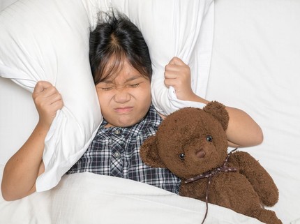 Anak Takut Suara Keras? Kenali Penyebab Ligyrophobia dan Cara Mengatasinya