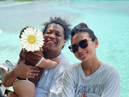 Cerita Indah Permatasari Ajak Anak Traveling, Salut Arie Kriting Mau ke Pasar Demi MPASI