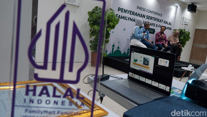 Sertifikat halal menjadi salah satu aspek penting bagi pelaku usaha, terutama UMKM, untuk meningkatkan kepercayaan konsumen dan memperluas pasar.