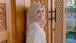 7 Gaya Lesti Kejora yang Cocok Jadi Inspirasi Outfit Lebaran, Simple & Elegan
