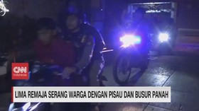 VIDEO: Lima Remaja Serang Warga Dengan Pisau Dan Busur Panah