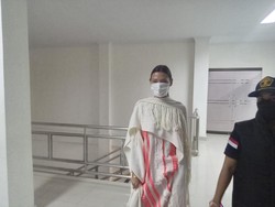 Bule Rusia Berpose Bugil di Pohon Kayu Putih Segera Diusir dari Bali