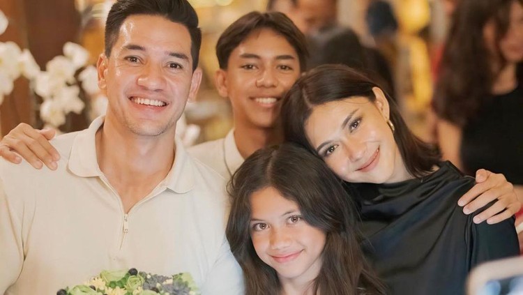 Nana Mirdad merayakan ulang tahunnya ke-38.