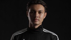 Lirik Lagu Mundur Perlahan - Nyoman Paul