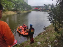 Pria Diduga ODGJ Tenggelam Usai Ceburkan Diri ke Danau di Bekasi