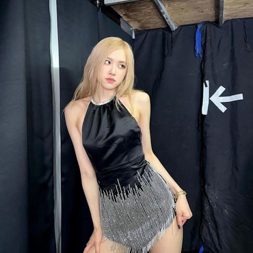 Rose BLACKPINK dan Aktor Kang Dong Won Diduga Berpacaran gegara Hal Ini