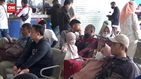 VIDEO: Terminal Kampung Rambutan Mulai Dipadati Pemudik
