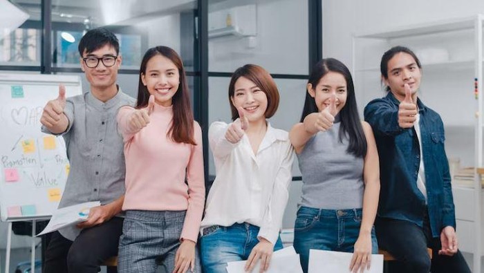 6 Kiat supaya Tetap Bahagia di Kantor Meski Nggak Cocok dengan Rekan Satu Tim