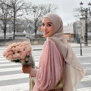 Tiru Gaya Hamidah Rachmayanti dengan Gamis Pastel untuk Outfit Buka Bersama
