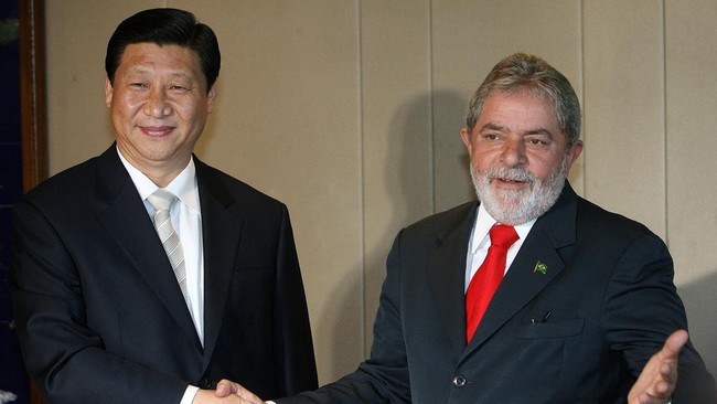 Presiden Brasil Luiz Inácio Lula da Silva tiba di China hari ini Kamis (13/4) untuk membahas krisis Ukraina dan koalisi dagang BRICS.