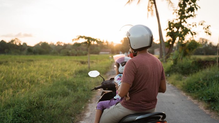 Usia anak boleh diajak naik motor dalam perjalanan jauh