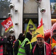 Kantor Bos LVMH Sekaligus Orang Terkaya di Dunia Jadi Sasaran Aksi Demonstrasi! Ada Apa?