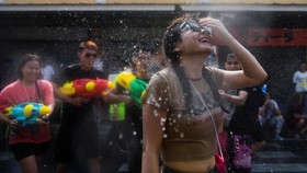 FOTO: Pesta Pora Air Festival Songkran Sambut Tahun Baru di Bangkok