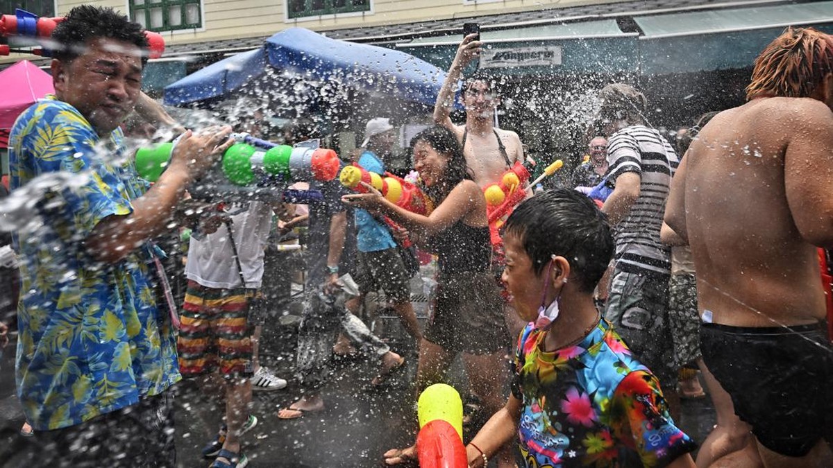 FOTO: Pesta Pora Air Festival Songkran Sambut Tahun Baru di Bangkok