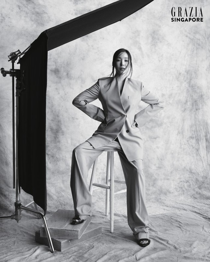 Hal yang paling mengesankan dari Tiffany Young adalah dirinya dapat mengimbangi karir sebagai seorang idol maupun aktris. Meskipun kini memiliki ketertarikan besar terhadap akting, Tiffany Young juga sangat mencintai musik./ Foto: grazia.sg