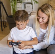 Terlalu Lama Bermain Gadget Bisa Buat Anak Jadi Overstimulasi! Ini Ciri-ciri dan Cara Mengatasinya