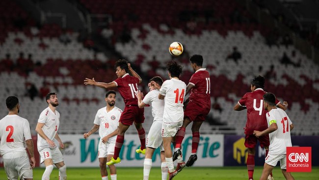 Timnas Indonesia U-22 takluk 1-2 dari Lebanon pada laga persahabatan jilid pertama di Stadion Utama Gelora Bung Karno, Jakarta, Jumat (14/4).