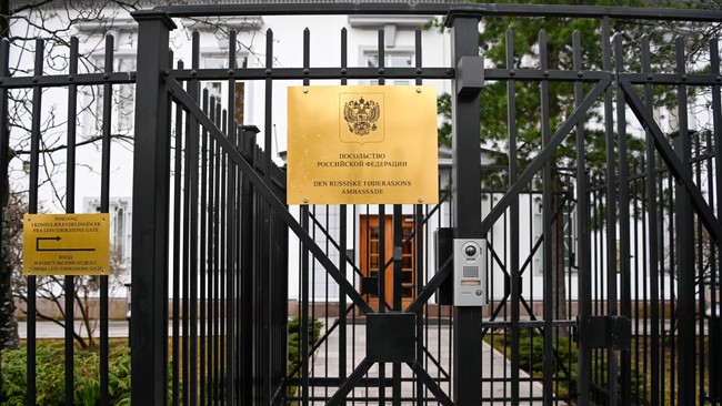 Norwegia mengusir 15 diplomat Rusia karena dianggap sebagai mata-mata sehingga mengancam negaranya.