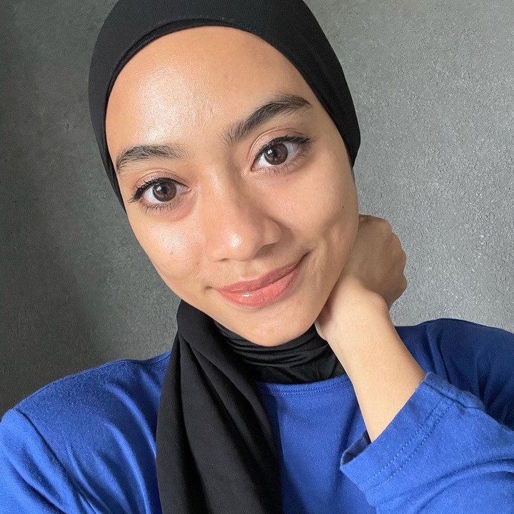 <p>Saat Hari Raya Idul Fitri, tentunya hampir semua wanita ingin memberikan penampilan terbaik mereka, Bunda. Mulai dari ujung kepala hingga kaki. <em>Makeup</em> menjadi satu hal yang terlibat dalam penampilan Bunda. Jika ingin terlihat <em>natural,</em> Bunda bisa menggunakan konsep <em>makeup no makeup</em> seperti Bunda Ayudia ini. Bunda satu anak ini menghiasi area mata hanya dengan <em>eyeliner</em> dan <em>mascara,</em> lho. (Foto: Instagram@ayudiac)</p>