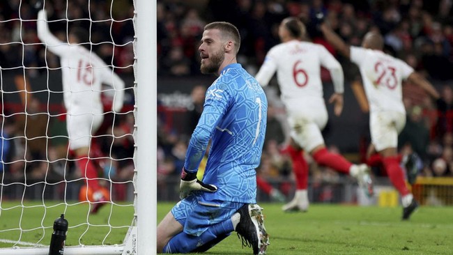 Manchester United mendapat kecaman dari suporter setelah memberikan selamat kepada David de Gea yang menikah dengan Edurne Garcia.