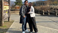 <p>Melisa Hart dan suaminya, Rafael Raven Go yang seorang pengusaha kosmetik, tampak sedang menikmati liburan di gunung Fuji, Jepang. (Sumber: Instagram @melisahart_)</p>