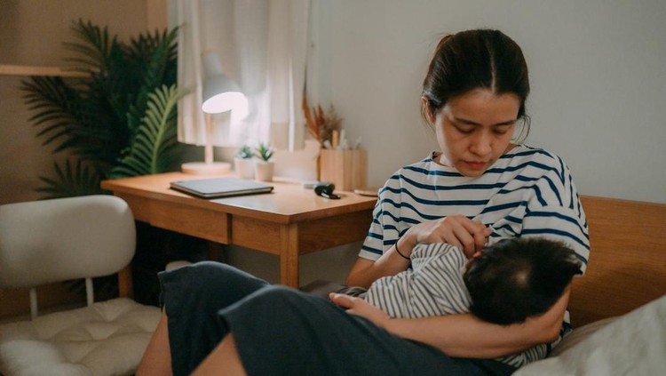 menyusui bayi Ilustrasi menyusui bayi