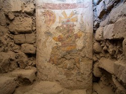 Mural Berusia 1.400 Tahun Ditemukan di Peru, Bergambar Pria Muka Dua
