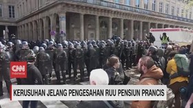 VIDEO: Kerusuhan Jelang Pengesahan RUU Pensiun Prancis
