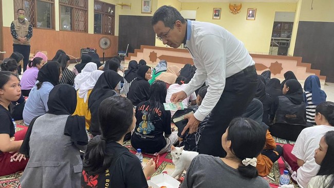 Pj Gubernur DKI Heru Budi Hartono mengunjungi Panti Sosial Asuhan Anak (PSAA) Putra Utama 3 Duren Sawit serta memberi pesan dan motivasi kepada anak-anak yatim.