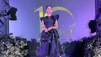 <p>Gaya berpakaian Asila juga disebut sesua dengan usianya. Ia kerap tampil modern dan <em>fashionable</em>. Dalam beberapa kesempatan, Asila bahkan dipercaya untuk membawakan salah satu koleksi milik Ivan Gunawan.  (Foto: Instagram: @therealasilamaisa)</p>