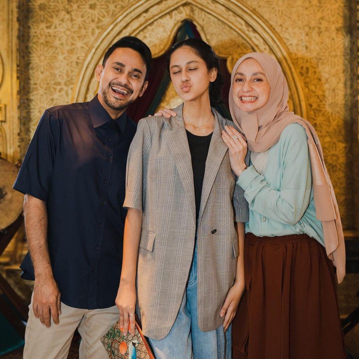 <p>Ramzi begitu bahagia dengan pencapaian akademik sang putri. "<em>Alhamdulillah</em> ya Allah. Selamat @therealasilamaisa diterima di FAKULTAS HUKUM UNIVERSITAS INDONESIA KELAS INTERNASIONAL," ungkapnya di Instagram dengan ematikon hati. (Foto: Instagram: @therealasilamaisa)</p>
