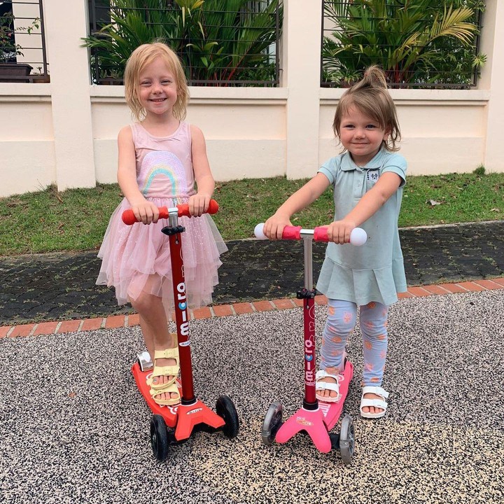 <p>Anak pertamanya diberi nama Alaia Moana Brueggemann yang akrab disapa Allie. Sedangkan si bungsu diberi nama Olivia Luna dan akrab disapa Ollie. (Foto: Instagram: @marissaln)</p>