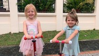 <p>Anak pertamanya diberi nama Alaia Moana Brueggemann yang akrab disapa Allie. Sedangkan si bungsu diberi nama Olivia Luna dan akrab disapa Ollie. (Foto: Instagram: @marissaln)</p>