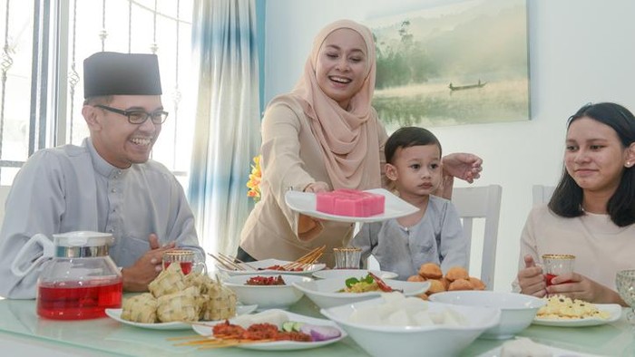 Jangan Sampai Lebaran Jadi Tumbang, Terapkan 6 Tips Makan Anti Kalap Saat Lebaran Ini Agar Tubuh Senantiasa Sehat!