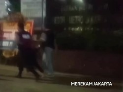 Begal Babak Belur Dihajar Warga Jaktim Lalu Diserahkan ke Polres