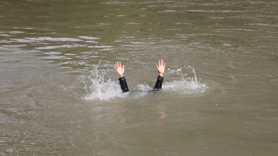 Simulasi penanganan kecelakaan di Sungai Luworo yang dilakukan usai peresmian Jembatan Luworo, Pilang Kenceng, Kabupaten Madiun (dok BNPB) Simulasi penanganan kecelakaan di Sungai Luworo yang dilakukan usai peresmian Jembatan Luworo, Pilang Kenceng, Kabupaten Madiun (dok BNPB)