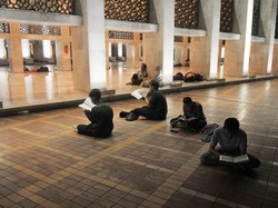 Bolehkah Iktikaf di Rumah? Ini Penjelasannya