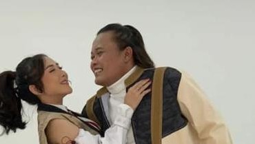 Recycle Lagu Anang, Ucie Sucita Galau karena Sule Lagi Kasmaran dengan Santyka?