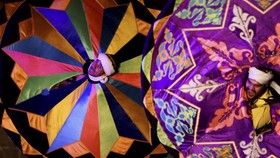 FOTO: Tanoura, Tarian Berputar Bernuansa Islami Asal Mesir
