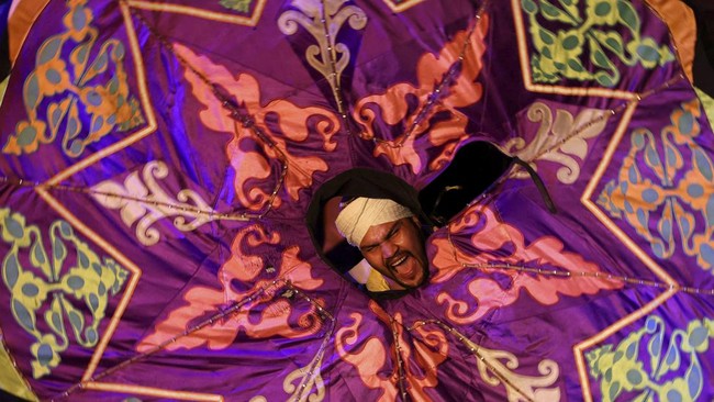 FOTO: Tanoura, Tarian Berputar Bernuansa Islami Asal Mesir