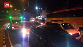 VIDEO: Pelabuhan Merak Dipadati Kendaraan Pemudik Jumat Dini Hari