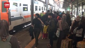 VIDEO: Gelombang Arus Mudik Mulai Terasa Di Stasiun Semarang Tawang