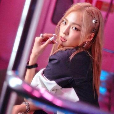 Lirik Lagu Cherry Coke - Yeeun CLC