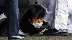 Bubuk Mesiu Ditemukan di Rumah Pelaku Serangan Bom Asap ke PM Jepang
